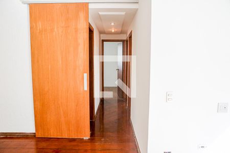 Corredor de apartamento para alugar com 3 quartos, 120m² em Vila Gilda, Santo André