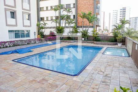 Apartamento à venda com 120m², 3 quartos e 2 vagas Apartamento à venda com 120m², 3 quartos e 2 vagasÁrea comum - Piscina