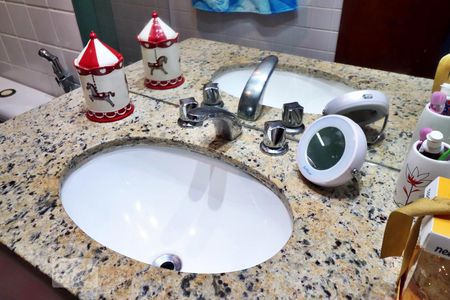 Apartamento à venda com 185m², 3 quartos e 4 vagasBanheiro da Suíte 1