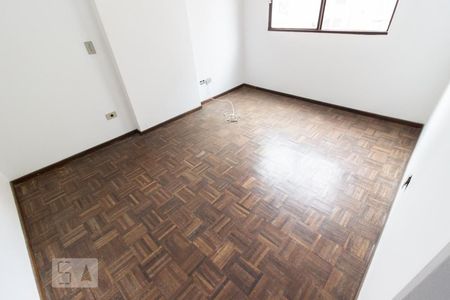 Quarto 2 de apartamento para alugar com 2 quartos, 50m² em Rebouças, Curitiba