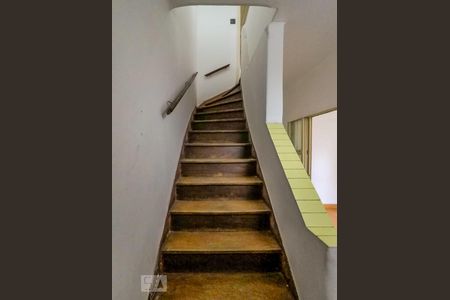 Casa à venda com 100m², 3 quartos e sem vagaEscada