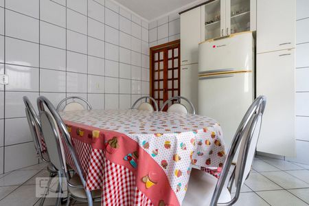 Casa à venda com 110m², 2 quartos e 2 vagas Casa à venda com 110m², 2 quartos e 2 vagasCozinha