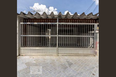Casa à venda com 110m², 2 quartos e 2 vagas Casa à venda com 110m², 2 quartos e 2 vagasFachada