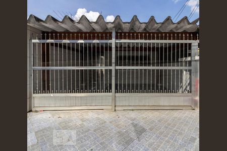 Casa à venda com 110m², 2 quartos e 2 vagas Casa à venda com 110m², 2 quartos e 2 vagasFachada