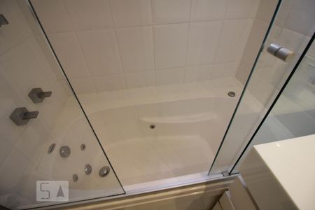 Apartamento à venda com 115m², 3 quartos e 3 vagasBanheira