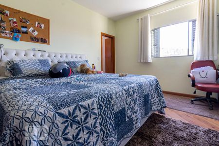 Casa à venda com 528m², 3 quartos e 8 vagasQuarto 2 - Suite