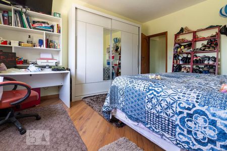 Casa à venda com 528m², 3 quartos e 8 vagasQuarto 2 - Suite