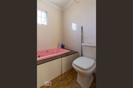 Casa à venda com 528m², 3 quartos e 8 vagasBanheiro Quarto 3 - Suite