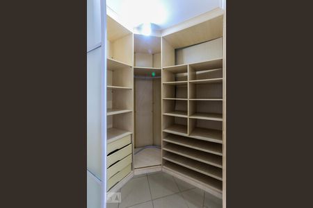 Casa à venda com 320m², 3 quartos e 2 vagasCloseta da Suite 2