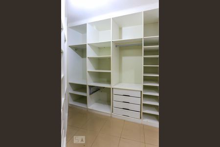 Casa à venda com 320m², 3 quartos e 2 vagasCloseta da Suite 3