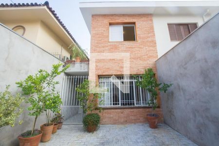 Casa à venda com 150m², 2 quartos e 2 vagas Casa à venda com 150m², 2 quartos e 2 vagasFachada