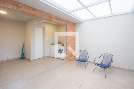 Casa à venda com 150m², 2 quartos e 2 vagas Casa à venda com 150m², 2 quartos e 2 vagasQuintal