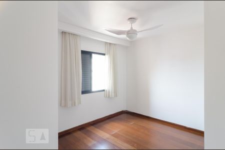 Suíte de apartamento à venda com 3 quartos, 240m² em Parque Imperial, São Paulo