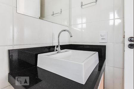 Banheiro de apartamento à venda com 2 quartos, 42m² em Piraporinha, Diadema