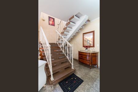 Casa à venda com 750m², 4 quartos e 8 vagasEscada