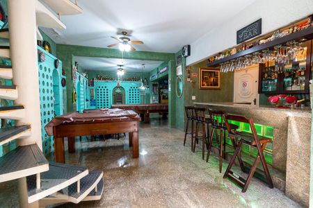 Casa à venda com 750m², 4 quartos e 8 vagasBar e adega