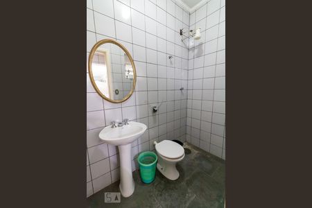 Casa à venda com 750m², 4 quartos e 8 vagasBanheiro salão de festas