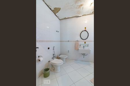 Casa à venda com 750m², 4 quartos e 8 vagasBanheiro quarto 4 suíte