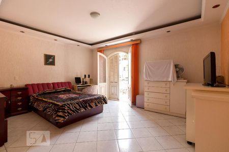 Casa à venda com 750m², 4 quartos e 8 vagasQuarto 4 suíte