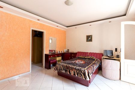 Casa à venda com 750m², 4 quartos e 8 vagasQuarto 4 suíte