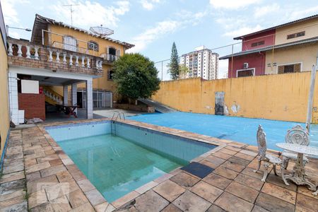 Casa à venda com 750m², 4 quartos e 8 vagasPiscina