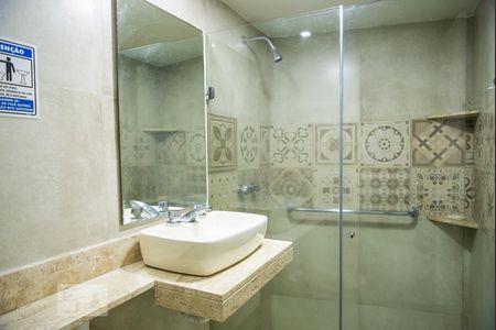 Apartamento à venda com 70m², 2 quartos e 1 vaga Apartamento à venda com 70m², 2 quartos e 1 vagaBanheiro Social