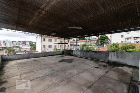 Casa à venda com 300m², 3 quartos e 3 vagas Casa à venda com 300m², 3 quartos e 3 vagasTerraço