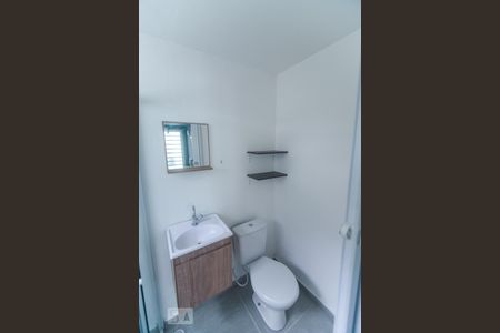 Banheiro de kitnet/studio para alugar com 0 quarto, 15m² em Vila Matilde, São Paulo