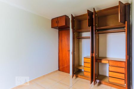 Quarto 1 Armário de apartamento para alugar com 2 quartos, 70m² em Bosque da Saúde, São Paulo