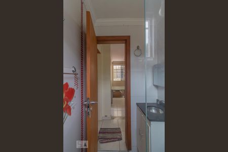 Banheiro de apartamento à venda com 2 quartos, 48m² em Novo Eldorado, Contagem