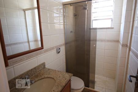 Banheiro de apartamento à venda com 2 quartos, 59m² em Santa Rosa, Niterói