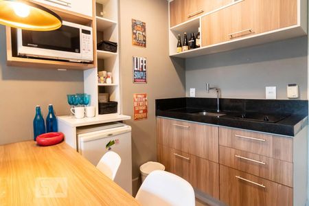 Cozinha de apartamento para alugar com 2 quartos, 52m² em Itaim Bibi, São Paulo