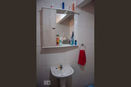 Banheiro de apartamento para alugar com 2 quartos, 57m² em Partenon, Porto Alegre