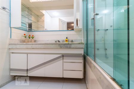 Banheiro de kitnet/studio à venda com 1 quarto, 55m² em Alphaville Industrial, Barueri