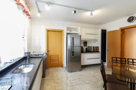 Apartamento à venda com 150m², 3 quartos e 3 vagasCozinha 