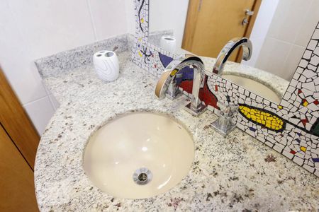 Apartamento à venda com 150m², 3 quartos e 3 vagasBanheiro suite 1