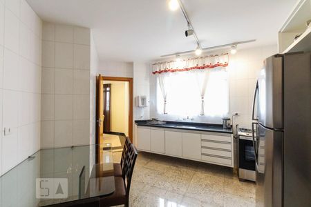 Apartamento à venda com 150m², 3 quartos e 3 vagasCozinha 