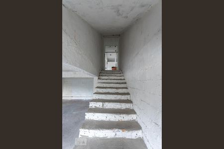 Casa à venda com 420m², 3 quartos e 8 vagasEscada Serviço 2