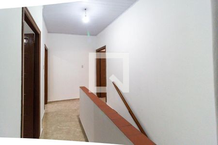 Casa à venda com 180m², 3 quartos e sem vaga Casa à venda com 180m², 3 quartos e sem vagaHall e escada