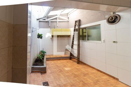 Casa à venda com 180m², 3 quartos e sem vaga Casa à venda com 180m², 3 quartos e sem vagaQuintal