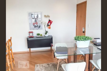 Apartamento à venda com 100m², 2 quartos e 1 vagaSala