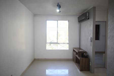 Sala de apartamento à venda com 2 quartos, 45m² em Protásio Alves, Porto Alegre