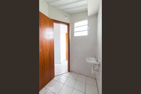 Banheiro de kitnet/studio para alugar com 1 quarto, 23m² em Jardim Dourado, Guarulhos