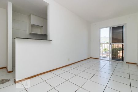 Sala de apartamento para alugar com 2 quartos, 50m² em Todos Os Santos, Rio de Janeiro