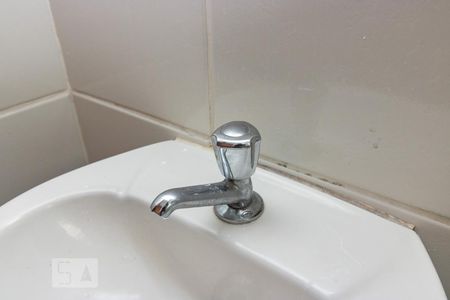 Banheiro de apartamento para alugar com 2 quartos, 50m² em Todos Os Santos, Rio de Janeiro