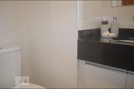 Banheiro de apartamento para alugar com 1 quarto, 50m² em Jardim Londrina, São Paulo