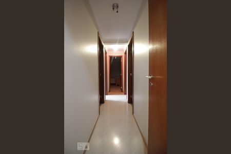 Corredor de apartamento para alugar com 4 quartos, 140m² em Vila Suzana, São Paulo