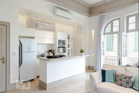 Sala de apartamento para alugar com 1 quarto, 72m² em Centro, Rio de Janeiro