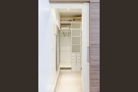 Apartamento à venda com 72m², 1 quarto e sem vagaCloset - Quarto - Suíte