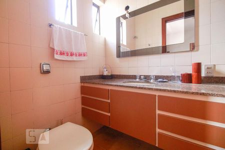 Banheiro do quarto 1 de casa para alugar com 6 quartos, 380m² em Vila Lúcia, São Paulo